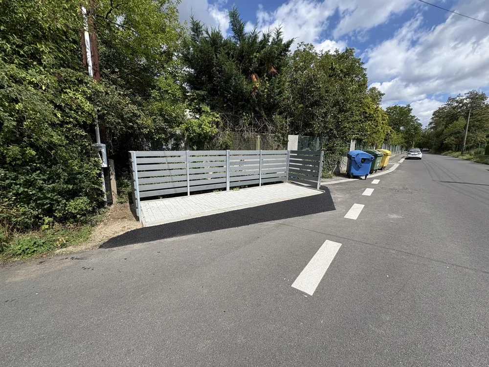 Nové kontejnerové stání na tříděný odpad ve Vraném nad Vltavou
