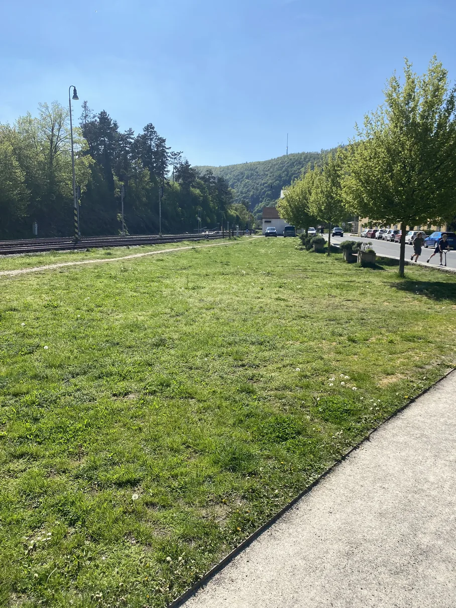 Revitalizovaný park u nádraží ve Vraném nad Vltavou