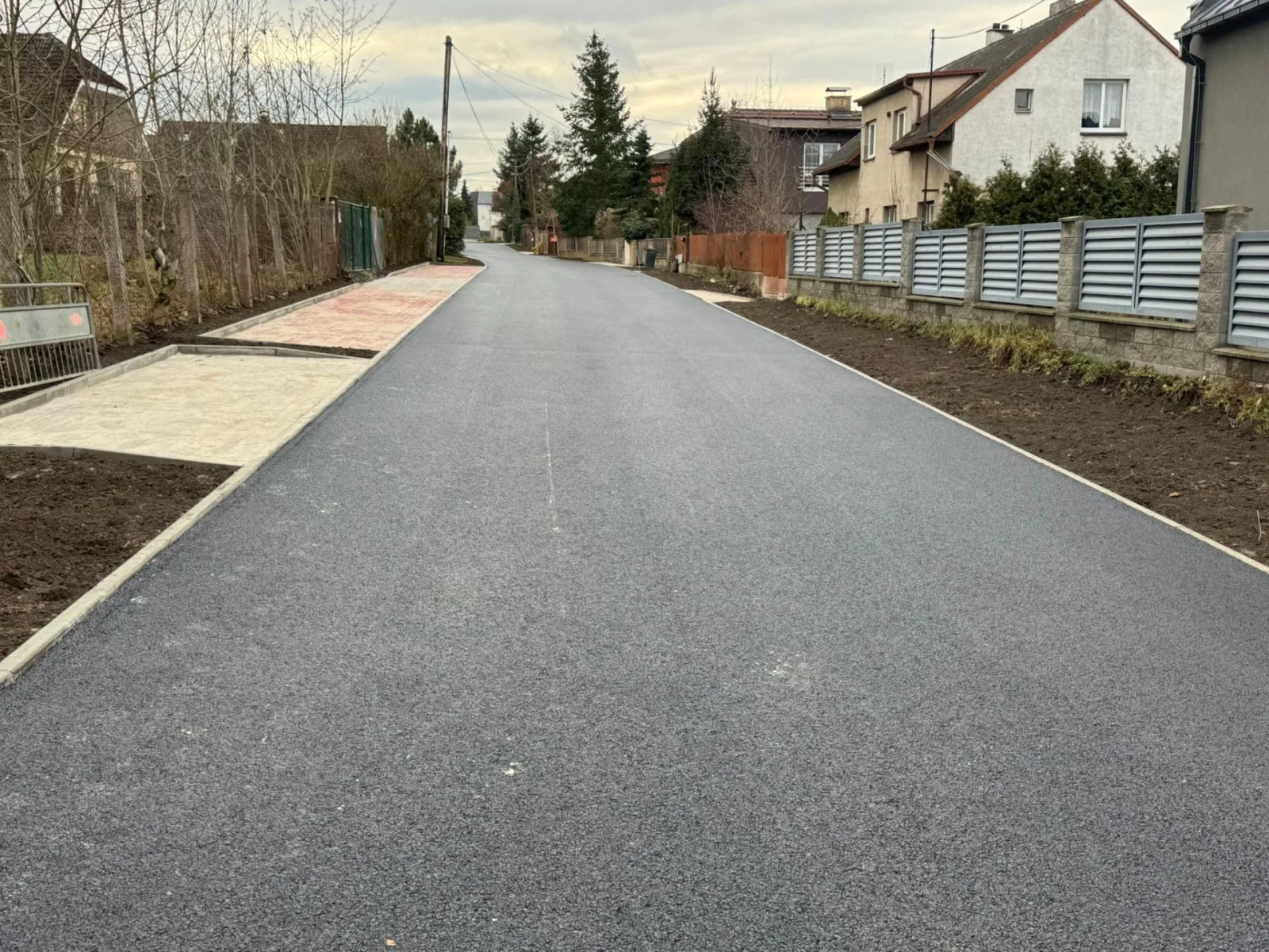 Zrekonstruovaná Nádražní ulice ve Vraném nad Vltavou