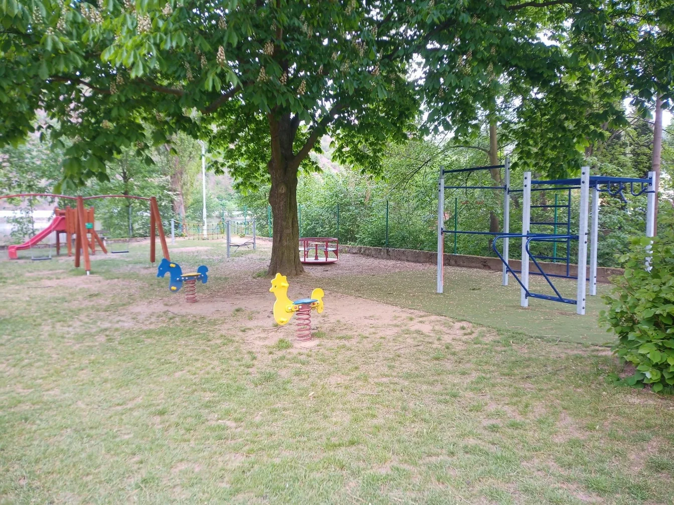 Nové streetballové a workoutové hřiště u Akátku ve Vraném nad Vltavou